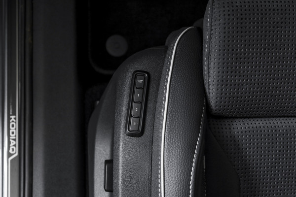 Škoda Kodiaq 1.5 TSI 204 PK PHEV Sportline Business | S/K-Panodak | DCC+ | Dig. Cockpit | Adapt Cruise | Memory | Winterpakket | Camera | NAV + App. Connect | ECC | DAB | Elek. Trekhaak | Elek. Klep | LM 20" | 0767