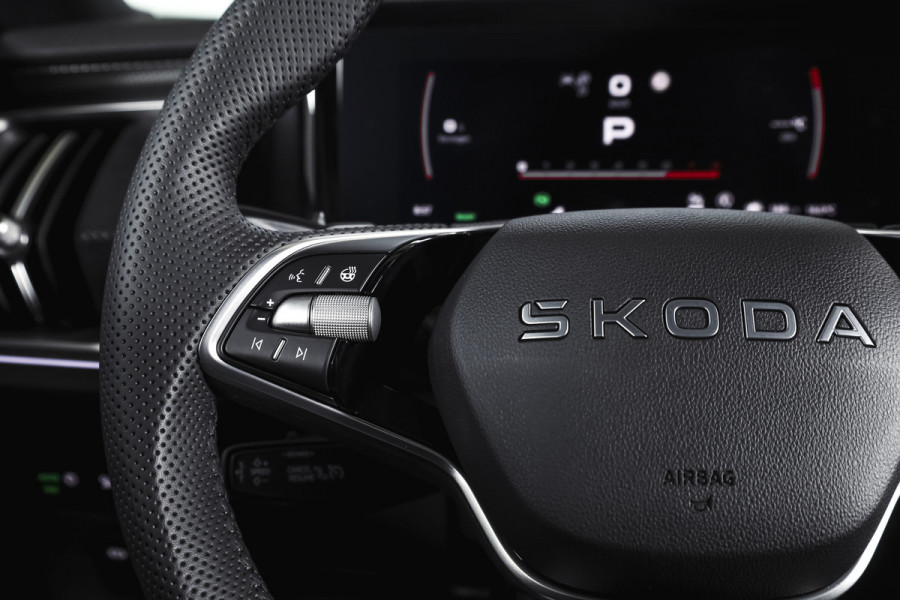 Škoda Kodiaq 1.5 TSI 204 PK PHEV Sportline Business | S/K-Panodak | DCC+ | Dig. Cockpit | Adapt Cruise | Memory | Winterpakket | Camera | NAV + App. Connect | ECC | DAB | Elek. Trekhaak | Elek. Klep | LM 20" | 0767