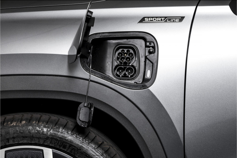 Škoda Kodiaq 1.5 TSI 204 PK PHEV Sportline Business | S/K-Panodak | DCC+ | Dig. Cockpit | Adapt Cruise | Memory | Winterpakket | Camera | NAV + App. Connect | ECC | DAB | Elek. Trekhaak | Elek. Klep | LM 20" | 0767