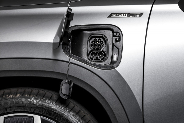 Škoda Kodiaq 1.5 TSI 204 PK PHEV Sportline Business | S/K-Panodak | DCC+ | Dig. Cockpit | Adapt Cruise | Memory | Winterpakket | Camera | NAV + App. Connect | ECC | DAB | Elek. Trekhaak | Elek. Klep | LM 20" | 0767