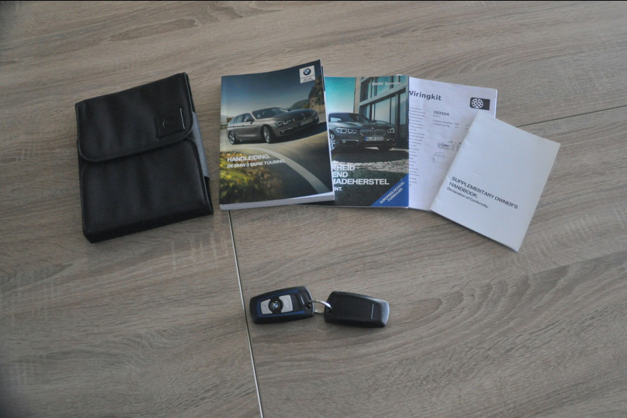 BMW 3 Serie Touring 320i M Sport Edition | Panoramadak | HUD | Trekhaak