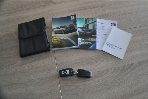 BMW 3 Serie Touring 320i M Sport Edition | Panoramadak | HUD | Trekhaak