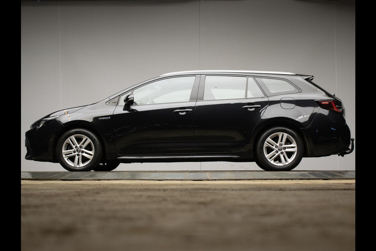 Toyota Corolla Touring Sports 1.8 Hybrid Sport (APPLE CARPLAY,NAVI,LED,CRUISE,SPORTSTOELEN,CAMERA,TREKHAAK,LM VELGEN,GETINT,PDC)