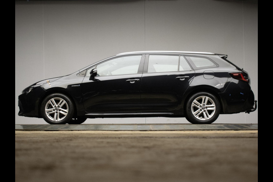 Toyota Corolla Touring Sports 1.8 Hybrid Sport (APPLE CARPLAY,NAVI,LED,CRUISE,SPORTSTOELEN,CAMERA,TREKHAAK,LM VELGEN,GETINT,PDC)