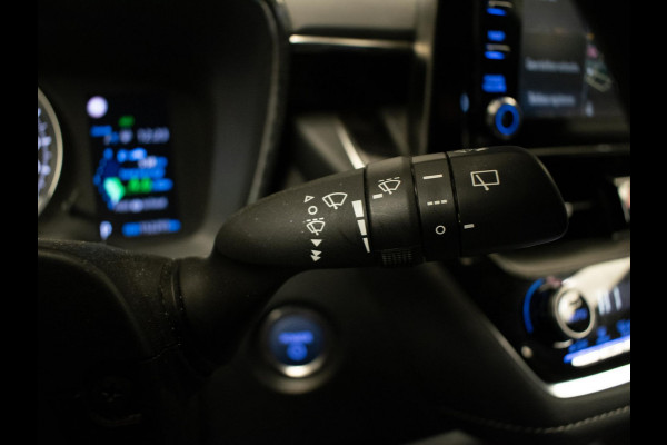 Toyota Corolla Touring Sports 1.8 Hybrid Sport (APPLE CARPLAY,NAVI,LED,CRUISE,SPORTSTOELEN,CAMERA,TREKHAAK,LM VELGEN,GETINT,PDC)