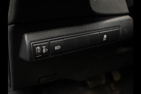 Toyota Corolla Touring Sports 1.8 Hybrid Sport (APPLE CARPLAY,NAVI,LED,CRUISE,SPORTSTOELEN,CAMERA,TREKHAAK,LM VELGEN,GETINT,PDC)