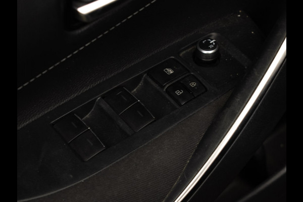 Toyota Corolla Touring Sports 1.8 Hybrid Sport (APPLE CARPLAY,NAVI,LED,CRUISE,SPORTSTOELEN,CAMERA,TREKHAAK,LM VELGEN,GETINT,PDC)