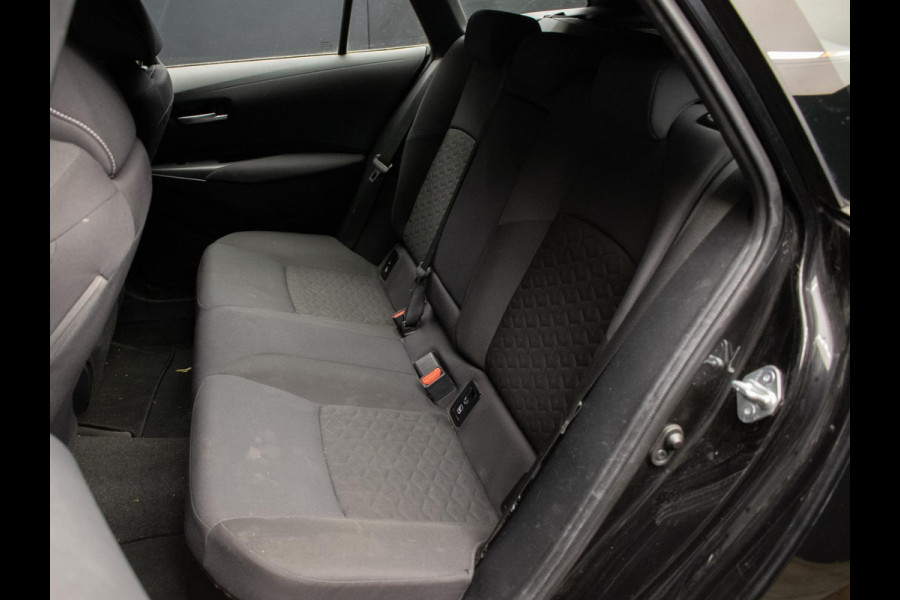 Toyota Corolla Touring Sports 1.8 Hybrid Sport (APPLE CARPLAY,NAVI,LED,CRUISE,SPORTSTOELEN,CAMERA,TREKHAAK,LM VELGEN,GETINT,PDC)