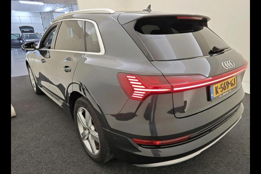 Audi e-tron 55 quattro 409 pk Business edition Plus 95 kWh, panoramadak, elect trekhaak, sportinterieur, 1 e eigenaar, NL auto nap