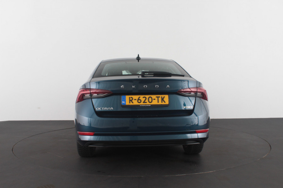 Škoda Octavia 1.5 e-TSI Business Edition Plus 150pk DSG/Lava Blue Metallic/Cruise control adaptief