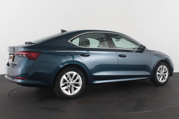 Škoda Octavia 1.5 e-TSI Business Edition Plus 150pk DSG/Lava Blue Metallic/Cruise control adaptief