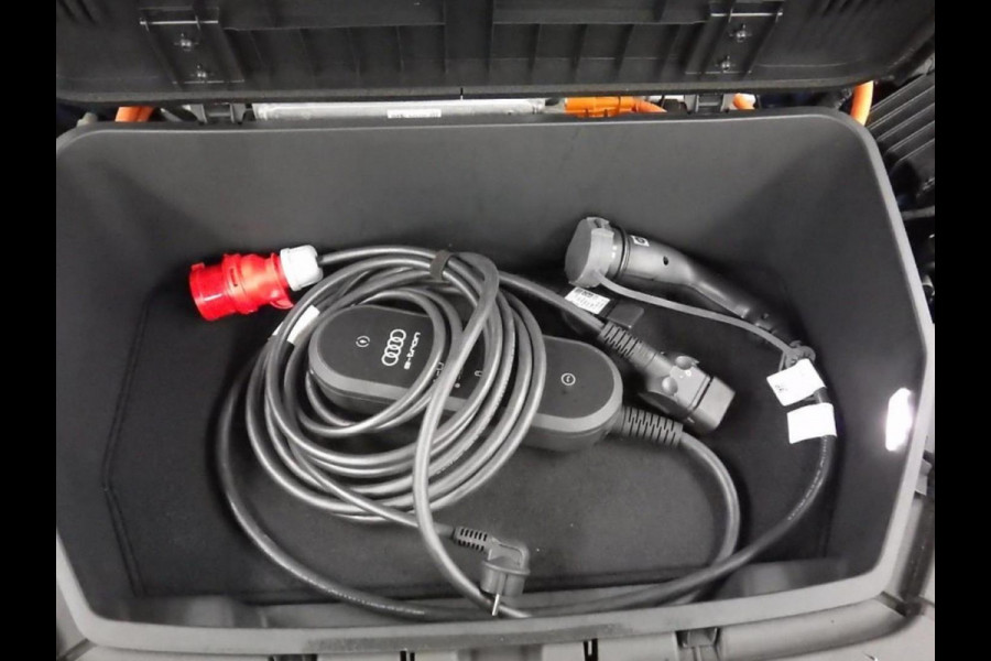 Audi e-tron 55 quattro 409 pk Sport edition Plus 95 kWh, panoramadak,sport leder, camera , 1 e eigenaar, NL auto met nap