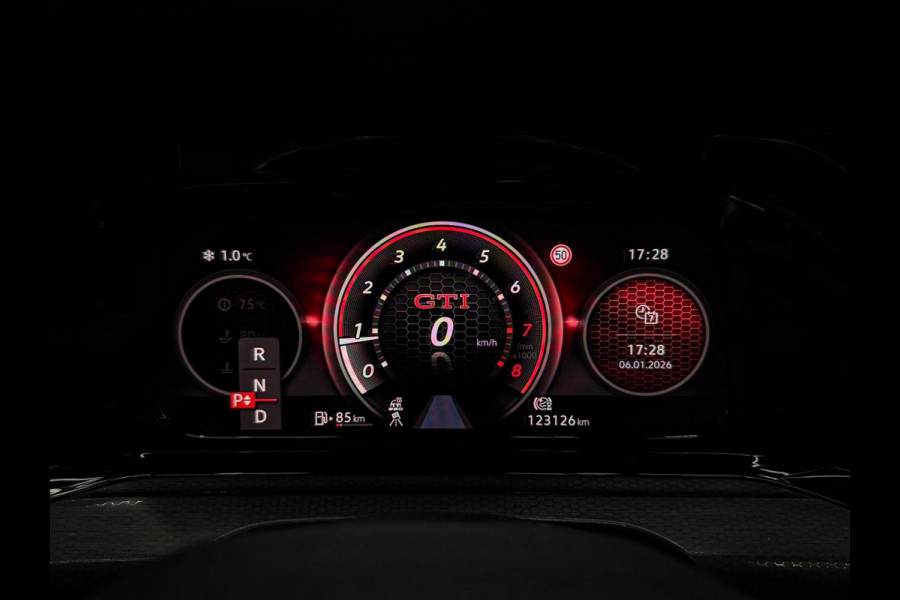 Volkswagen Golf 2.0 TSI GTI Clubsport 301PK IQ| Pano | Sfeer