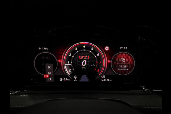 Volkswagen Golf 2.0 TSI GTI Clubsport 301PK IQ| Pano | Sfeer