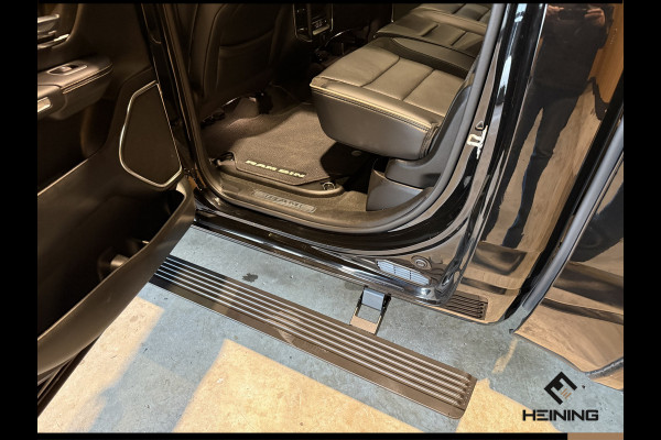 Dodge Ram 1500 5.7 V8 4x4 Crew Cab Laramie Sport. Black Edition. Apple-carplay. Navi. Pano. Train Horn. NAP