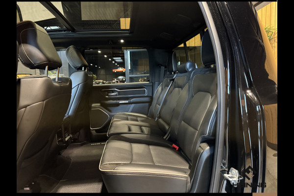 Dodge Ram 1500 5.7 V8 4x4 Crew Cab Laramie Sport. Black Edition. Apple-carplay. Navi. Pano. Train Horn. NAP