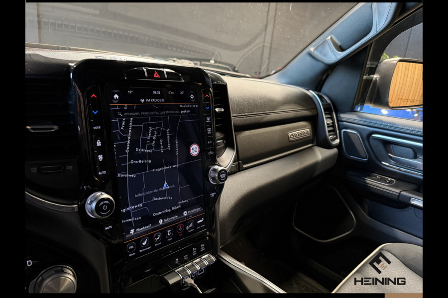 Dodge Ram 1500 5.7 V8 4x4 Crew Cab Laramie Sport. Black Edition. Apple-carplay. Navi. Pano. Train Horn. NAP