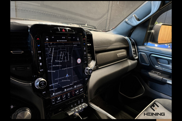 Dodge Ram 1500 5.7 V8 4x4 Crew Cab Laramie Sport. Black Edition. Apple-carplay. Navi. Pano. Train Horn. NAP