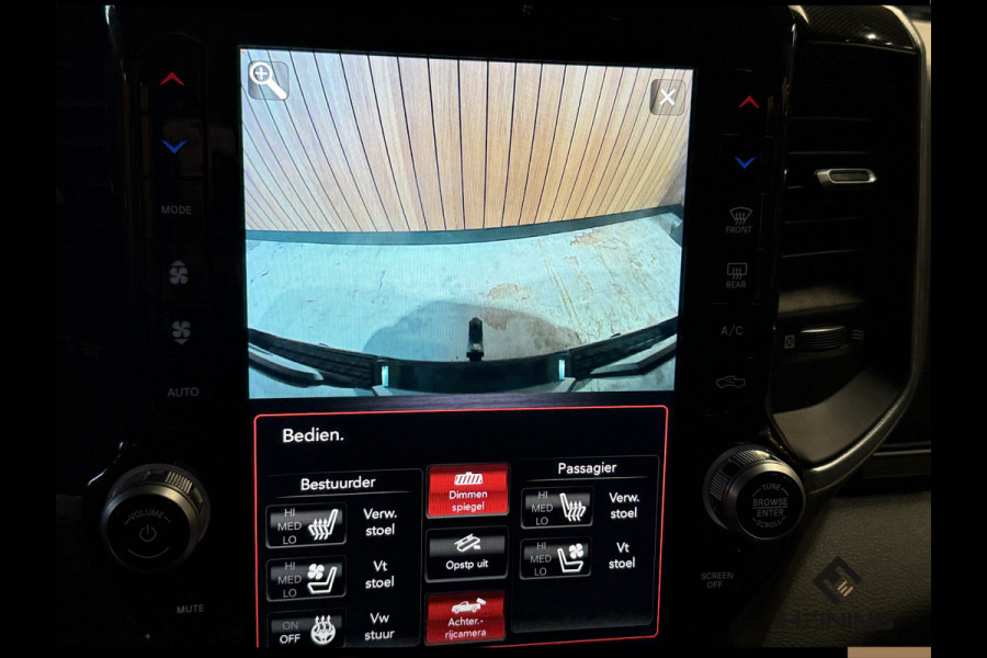 Dodge Ram 1500 5.7 V8 4x4 Crew Cab Laramie Sport. Black Edition. Apple-carplay. Navi. Pano. Train Horn. NAP