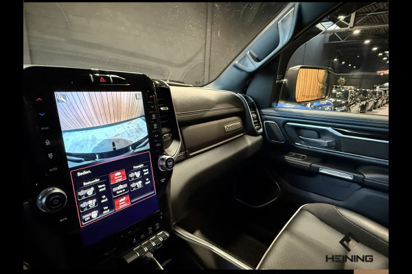 Dodge Ram 1500 5.7 V8 4x4 Crew Cab Laramie Sport. Black Edition. Apple-carplay. Navi. Pano. Train Horn. NAP
