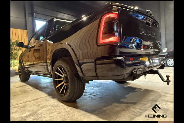 Dodge Ram 1500 5.7 V8 4x4 Crew Cab Laramie Sport. Black Edition. Apple-carplay. Navi. Pano. Train Horn. NAP