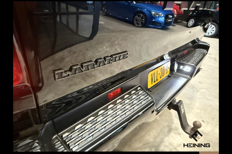 Dodge Ram 1500 5.7 V8 4x4 Crew Cab Laramie Sport. Black Edition. Apple-carplay. Navi. Pano. Train Horn. NAP