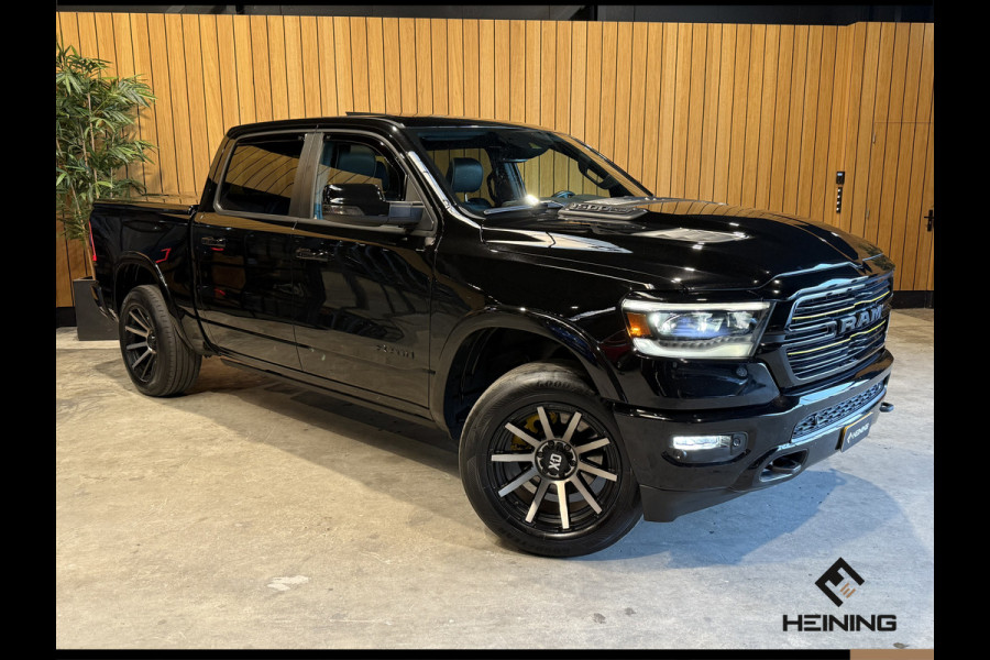Dodge Ram 1500 5.7 V8 4x4 Crew Cab Laramie Sport. Black Edition. Apple-carplay. Navi. Pano. Train Horn. NAP
