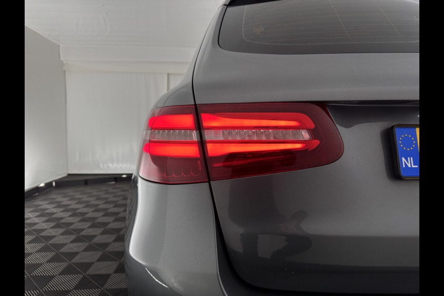 Mercedes-Benz GLC 350e 4MATIC AMG Aut. *PANO | FULL-LEATHER | FULL-LED | HEATED-SPORTSEATS | CAMERA | NAVI-FULLMAP | PRIVACY-GLASS | SHIFT-PADDLES | ECC | PDC | CRUISE | 19''ALU*