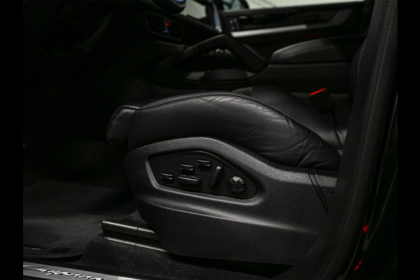 Porsche Cayenne 3.0 E-Hybrid · Sport chrono · Panorama dak · Adaptive cruise · 360 Camera · Keyless · Luchtvering · Bose sound · Memory seats ·