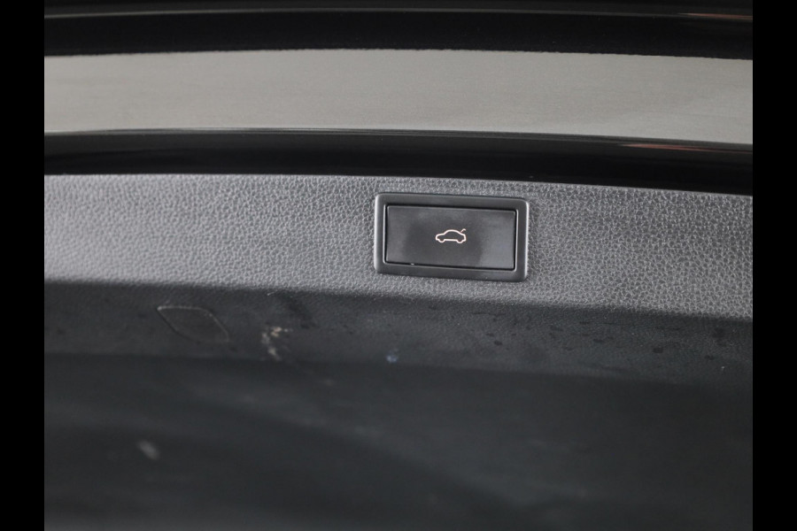 Škoda Karoq 1.5 TSI ACT Sportline Business 150 pk Automaat (DSG) | Verlengde garantie | Navigatie via App | Parkeersensoren | Achteruitrijcamera | Adaptieve cruise control | Stoelverwarming |