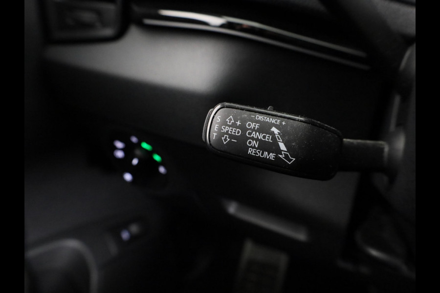 Škoda Karoq 1.5 TSI ACT Sportline Business 150 pk Automaat (DSG) | Verlengde garantie | Navigatie via App | Parkeersensoren | Achteruitrijcamera | Adaptieve cruise control | Stoelverwarming |