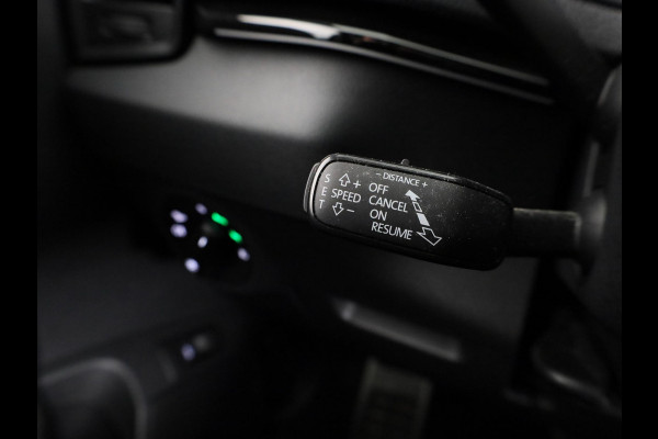 Škoda Karoq 1.5 TSI ACT Sportline Business 150 pk Automaat (DSG) | Verlengde garantie | Navigatie via App | Parkeersensoren | Achteruitrijcamera | Adaptieve cruise control | Stoelverwarming |