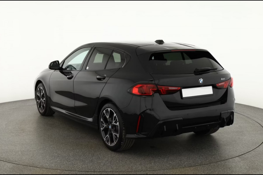 BMW 1-serie 120 M-Sport int+ext ACC DA-Plus Camera Shadowline 18inch