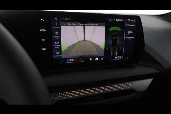 BMW 1-serie 120 M-Sport int+ext ACC DA-Plus Camera Shadowline 18inch