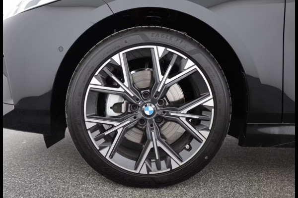 BMW 1-serie 120 M-Sport int+ext ACC DA-Plus Camera Shadowline 18inch