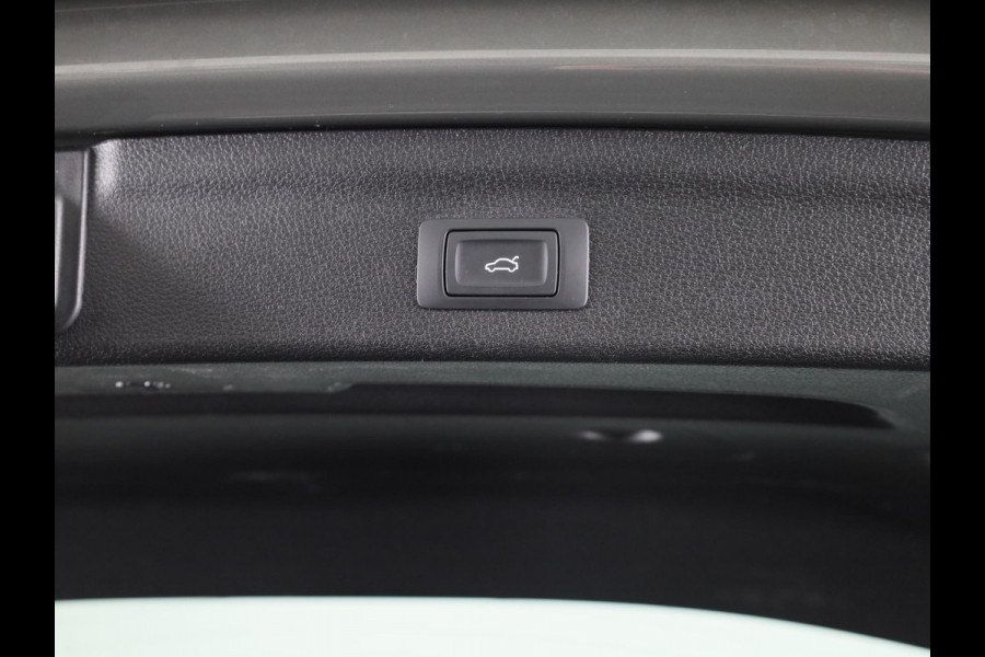 Audi Q3 35 TFSI S edition 150pk | Navigatie | Adaptieve cruise controle | Verwarmbare voorstoelen