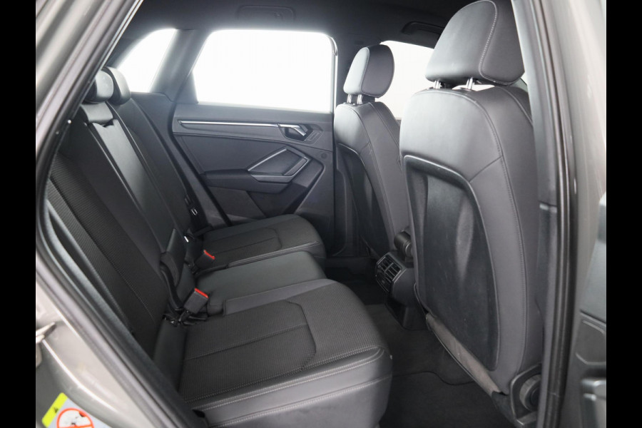 Audi Q3 35 TFSI S edition 150pk | Navigatie | Adaptieve cruise controle | Verwarmbare voorstoelen
