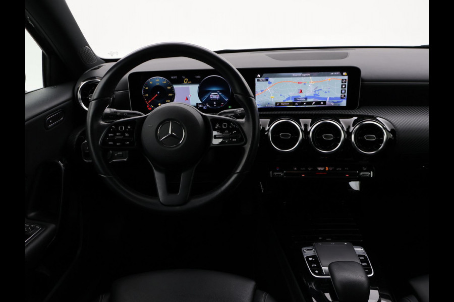 Mercedes-Benz A-Klasse 180D AUT. NIEUW MODEL + WIDESCREEN MBUX | CAMERA | 18" AMG | STOELVERW. | LED | DAB