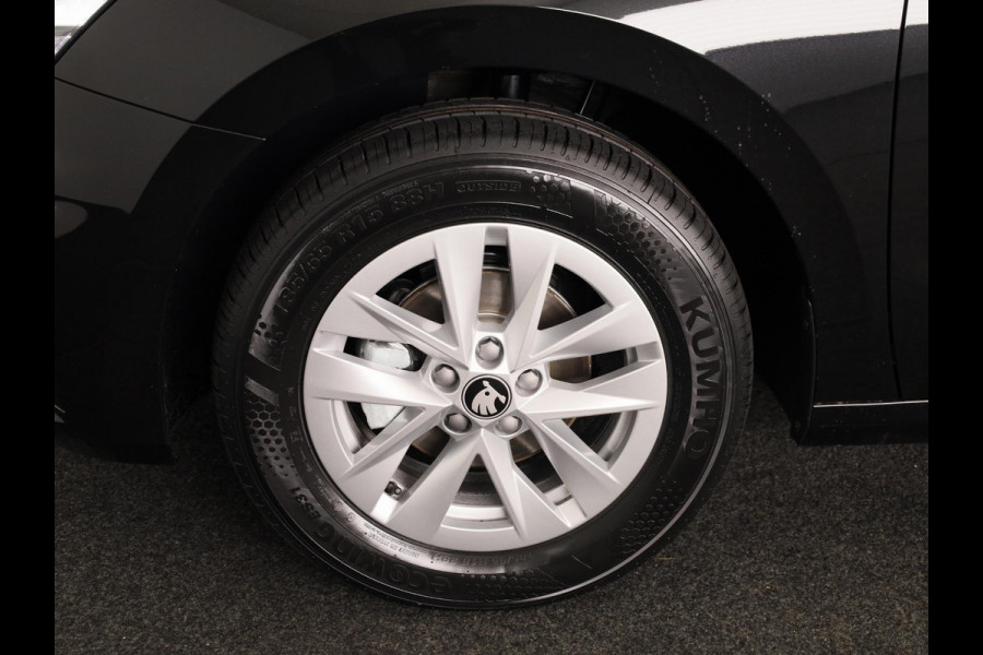 Škoda Fabia Selection 1.0 TSI 95 pk 5 versn. Hand | Getint glas | 15 inch lichtmetalen velgen