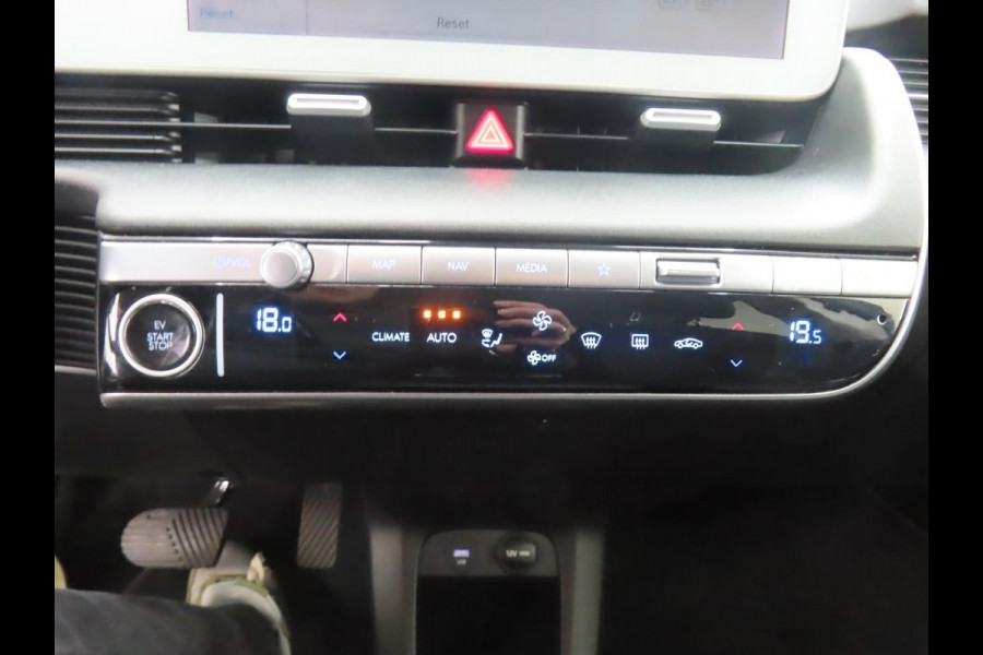 Hyundai IONIQ 5 Style 58 kWh SOH 98% Warmtepomp Airco ECC Navi Carplay Virtual Dashboard Trekhaak PDC VA+ Camera Full LED Adaptive Cruise 19" Velgen