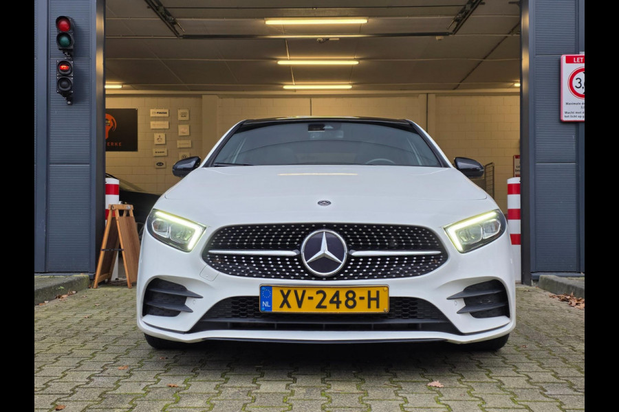 Mercedes-Benz A-Klasse 180 Business Solution AMG Night Upgrade / TECHNISCH HELEMAAL IN ORDE , OPTISCH MET ENKELE GEBRUIKERSSPOREN.
