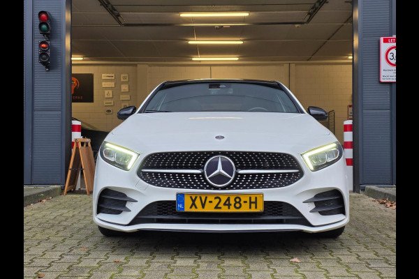 Mercedes-Benz A-Klasse 180 Business Solution AMG Night Upgrade / TECHNISCH HELEMAAL IN ORDE , OPTISCH MET ENKELE GEBRUIKERSSPOREN.