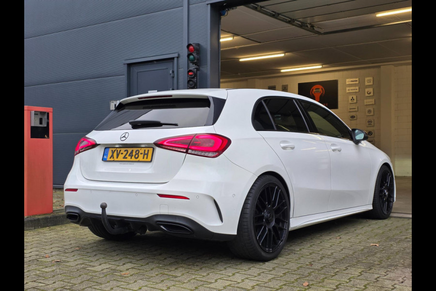 Mercedes-Benz A-Klasse 180 Business Solution AMG Night Upgrade / TECHNISCH HELEMAAL IN ORDE , OPTISCH MET ENKELE GEBRUIKERSSPOREN.