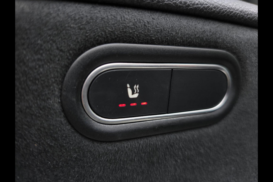 Mercedes-Benz A-Klasse 180 Business Solution AMG Night Upgrade / TECHNISCH HELEMAAL IN ORDE , OPTISCH MET ENKELE GEBRUIKERSSPOREN.