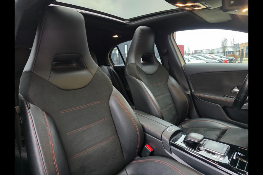 Mercedes-Benz A-Klasse 180 Business Solution AMG Night Upgrade / TECHNISCH HELEMAAL IN ORDE , OPTISCH MET ENKELE GEBRUIKERSSPOREN.