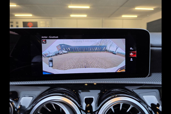Mercedes-Benz A-Klasse 180 Business Solution AMG Night Upgrade / TECHNISCH HELEMAAL IN ORDE , OPTISCH MET ENKELE GEBRUIKERSSPOREN.