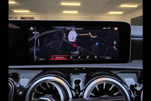 Mercedes-Benz A-Klasse 180 Business Solution AMG Night Upgrade / TECHNISCH HELEMAAL IN ORDE , OPTISCH MET ENKELE GEBRUIKERSSPOREN.