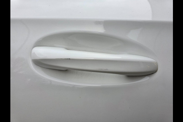 Mercedes-Benz A-Klasse 180 Business Solution AMG Night Upgrade / TECHNISCH HELEMAAL IN ORDE , OPTISCH MET ENKELE GEBRUIKERSSPOREN.