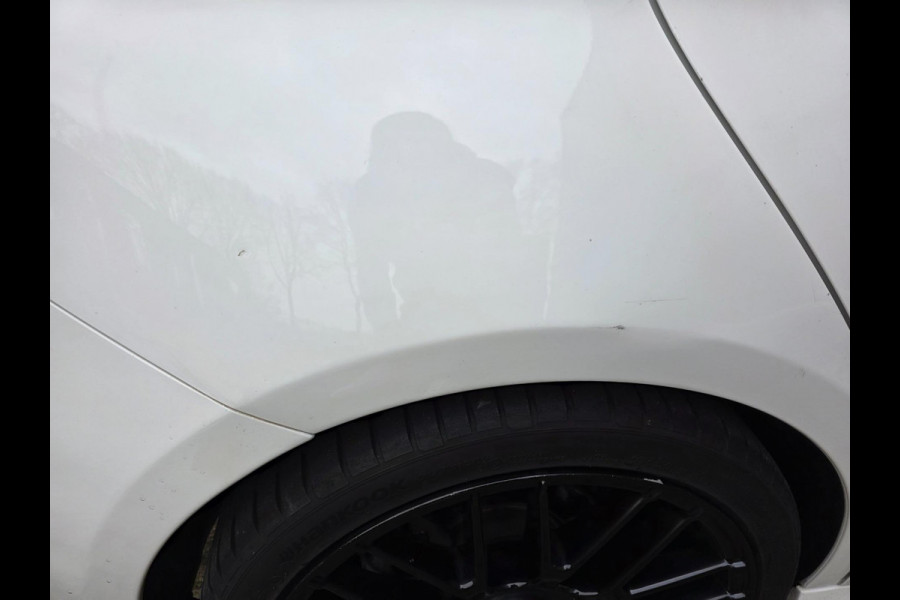 Mercedes-Benz A-Klasse 180 Business Solution AMG Night Upgrade / TECHNISCH HELEMAAL IN ORDE , OPTISCH MET ENKELE GEBRUIKERSSPOREN.