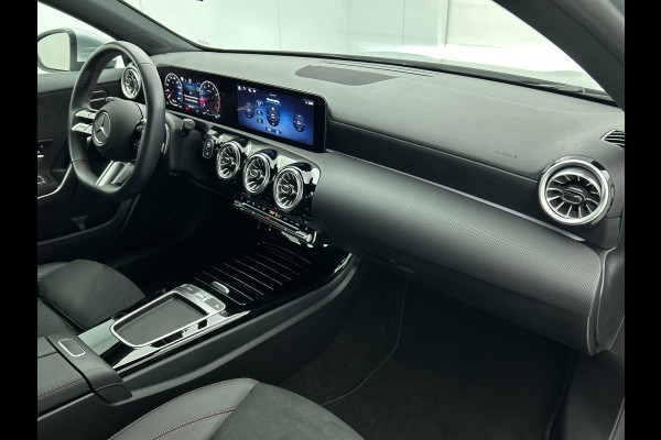 Mercedes-Benz A-Klasse 180 AMG Star Edition AMG Line | Ledkoplampen | Apple CarPlay | Licht- en zicht pakket | Keyless-Go | Spiegel Pakket | Stoelverwarming. Inclusief 24 maanden MB Certified garantie voor Europa.